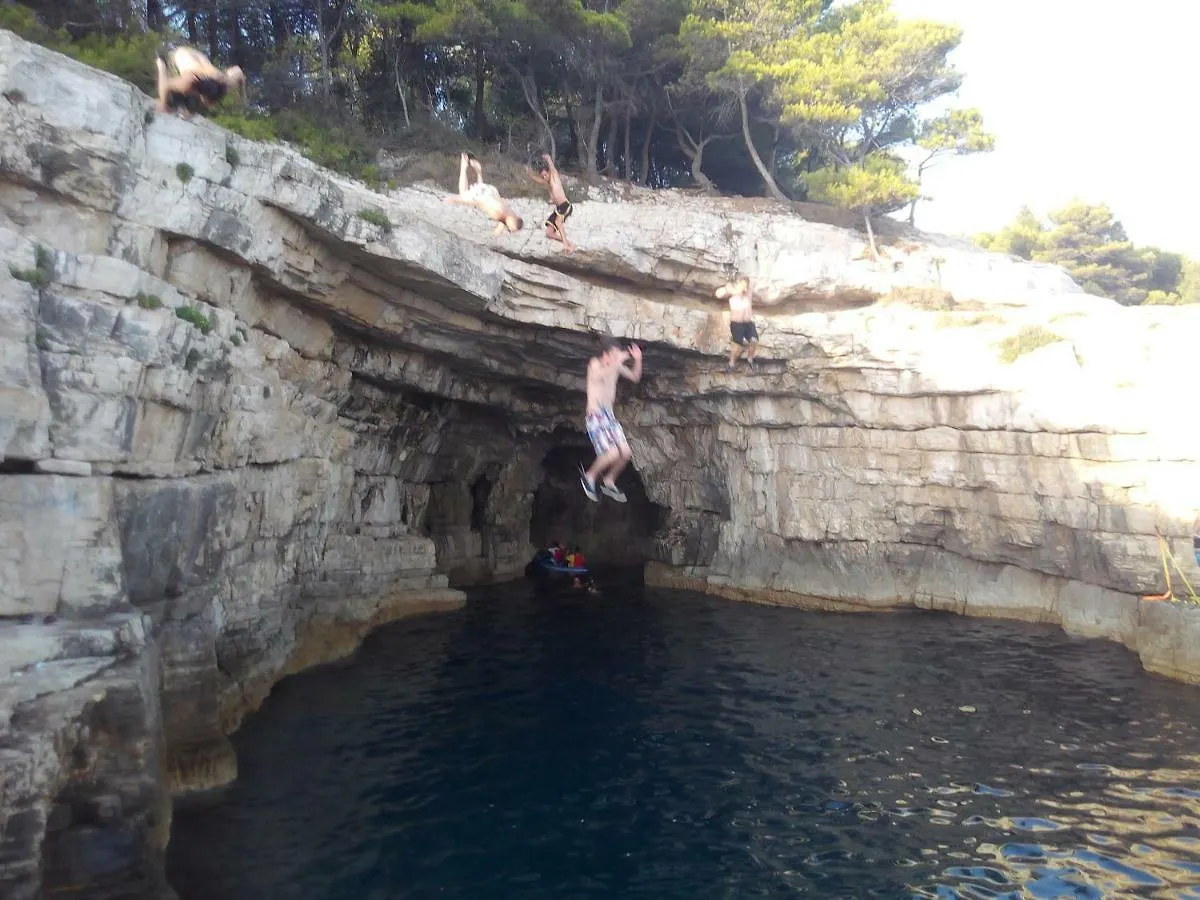 Batcave Διαμέρισμα Πούλα