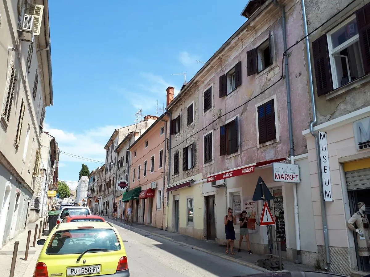 Batcave Apartment Pula